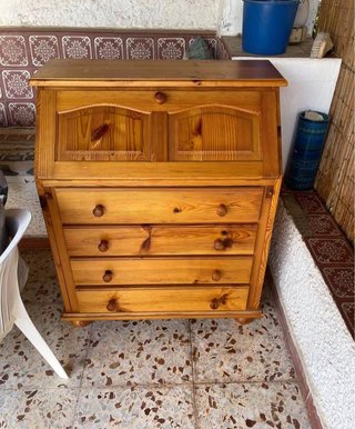 Cajón de madera marrón