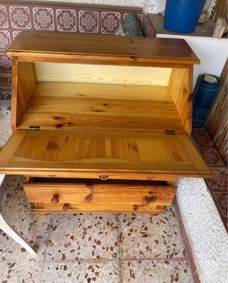 Cajón de madera marrón