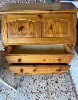 Cajón de madera marrón