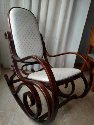Mecedora Thonet madera y tela
