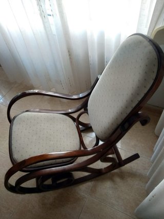 Mecedora Thonet madera y tela