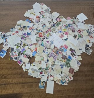 Álbum 32 hojas + 200g sellos internacionales