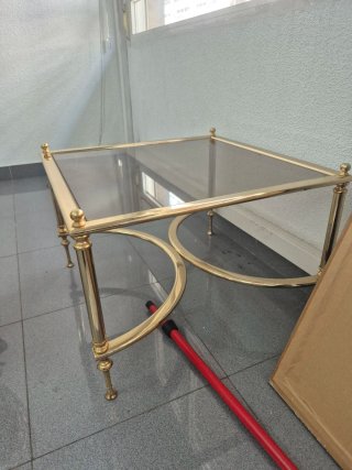 Mesita auxiliar cristal y metal dorado