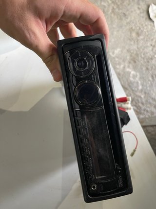 Autorradio Clarion CZ201E con cableado