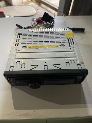 Autorradio Clarion CZ201E con cableado