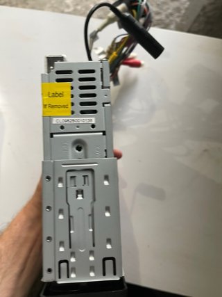 Autorradio Clarion CZ201E con cableado