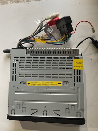 Autorradio Clarion CZ201E con cableado