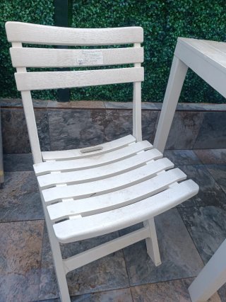 Mesa y Sillas de Patio Blancas