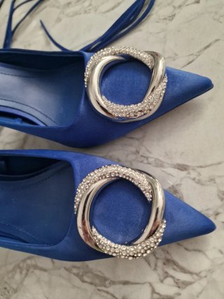 Sandalias Zara azulón pedrería talla 37