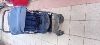 Carrito de bebé azul