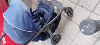 Carrito de bebé azul