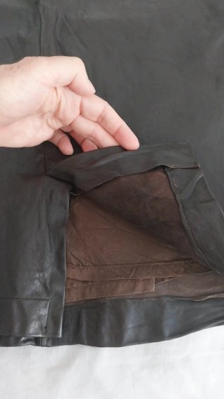 Falda recta tubo de piel negra