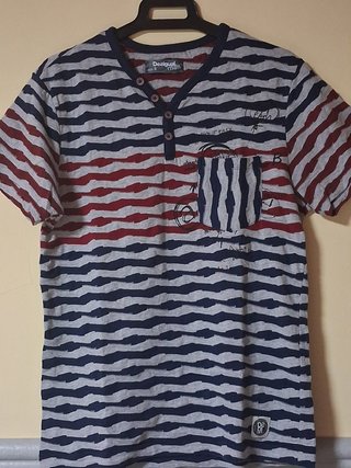Camiseta Desigual chico Talla S Rayas