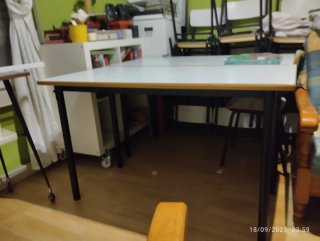 Tavoli in legno e metallo