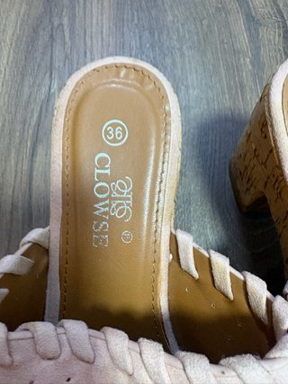 Tacones de plataforma color rosa y beige