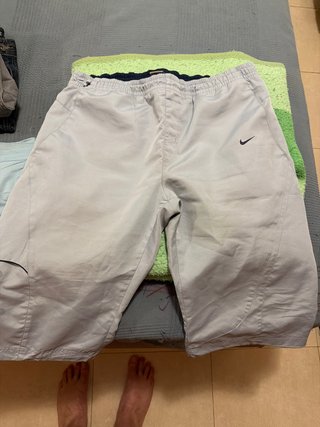 Pantalón corto Nike gris