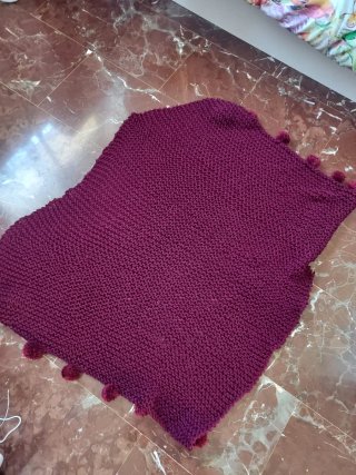 Poncho de punto morado