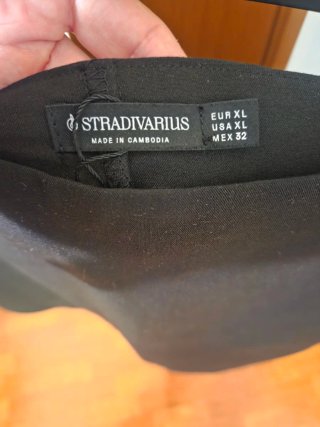 Minifalda negra Stradivarius Talla XL