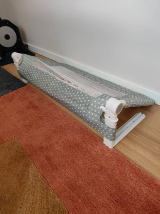 Barrera de cama infantil estrellas grises