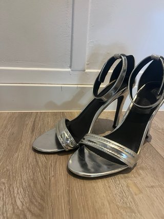 Sandalias tacón plateadas