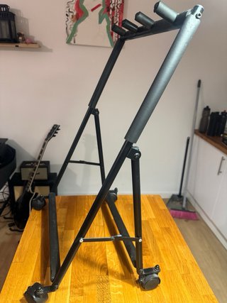 Supporto per più chitarre (3) con ruote