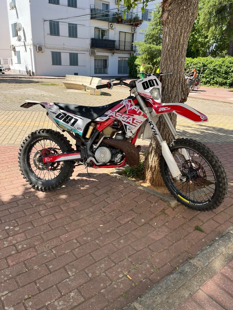 Gasgas 250cc Enduro Roja y Blanca