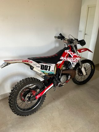 Gasgas 250cc Enduro Roja y Blanca