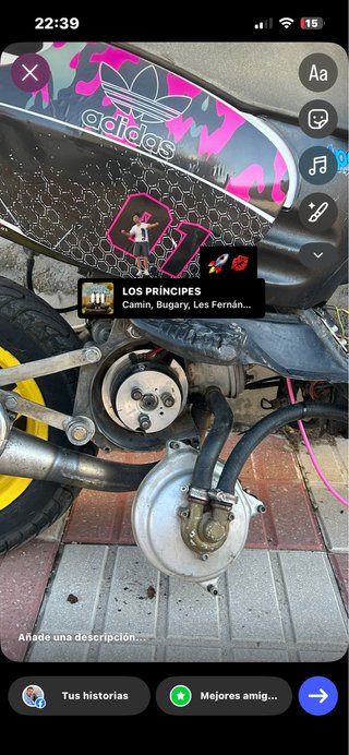 Aprilia Sonic Scooter Negra y Rosa