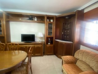 Muebles comedor de madera maciza.