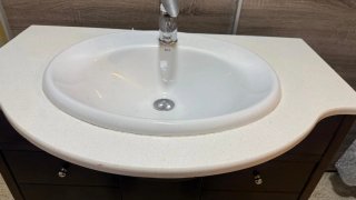 Mueble de baño madera y mármol