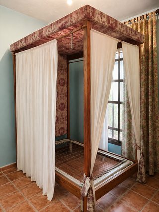 Cama dosel madera maciza colonial/vintage