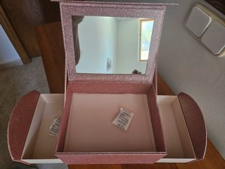 Joyero rosa con espejo