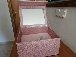 Joyero rosa con espejo