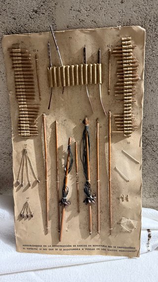 Maqueta de barco de madera