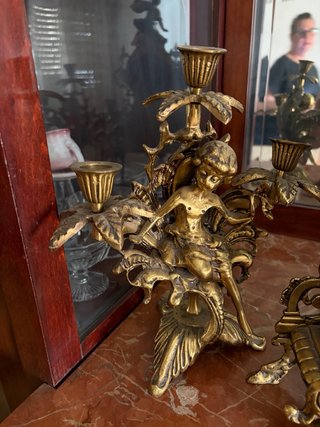 Reloj y figuras de bronce estilo antiguo