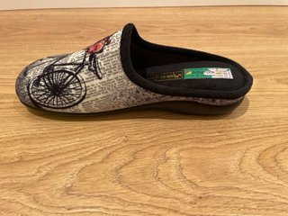 Zapatillas casa bicicleta flores