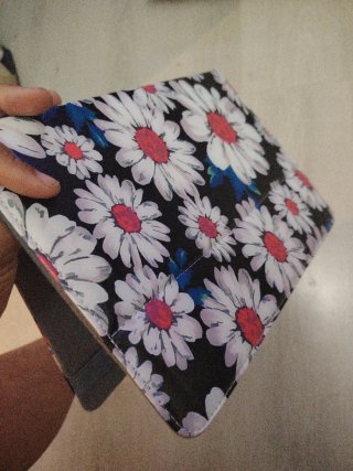 Funda portátil flores blancas