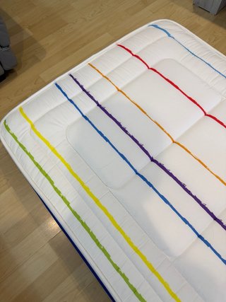 Colchón 90x190 con diseño de lápices