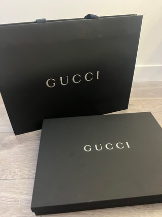 Bolsa y caja Gucci negra