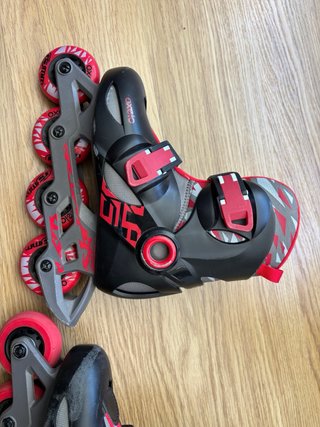 Patines en línea negros y rojos Talla 30-32