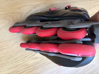 Patines en línea negros y rojos Talla 30-32