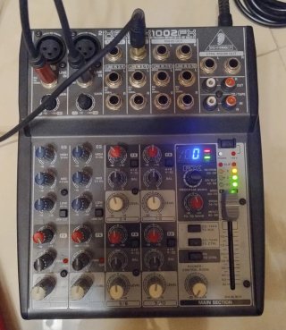 Mesa de mezclas Behringer Xenyx 1002FX