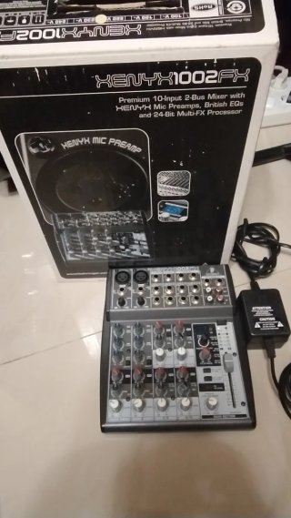 Mesa de mezclas Behringer Xenyx 1002FX