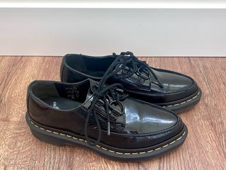 Dr. Martens Zapatos Charol Negro Número 37