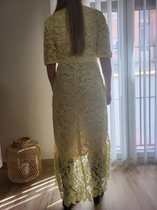 Vestido amarillo bordado