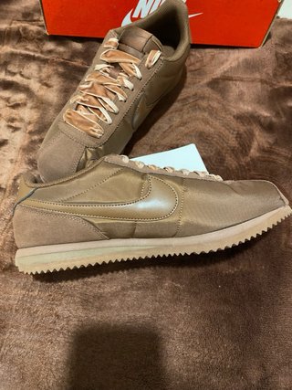 Nike Cortez Marrones y Doradas