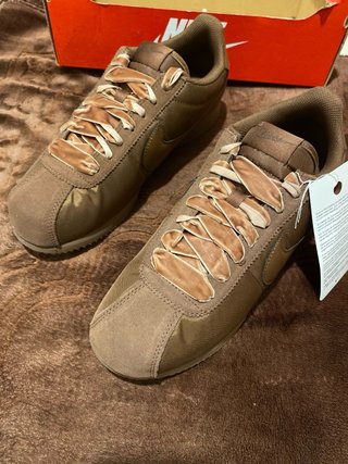 Nike Cortez Marrones y Doradas