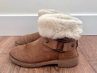 Botas UGG Marrones Multiposición Talla 37