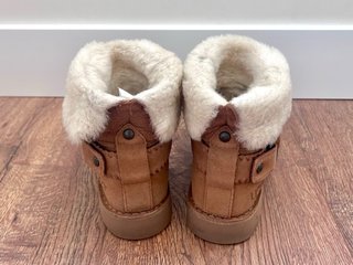 Botas UGG Marrones Multiposición Talla 37