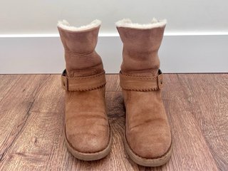 Botas UGG Marrones Multiposición Talla 37